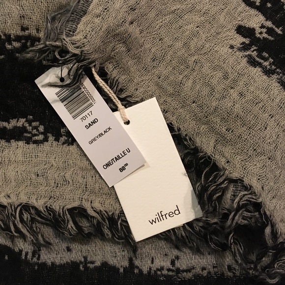 NWT Wilfred Blanket Scarf - Picture 1 of 4